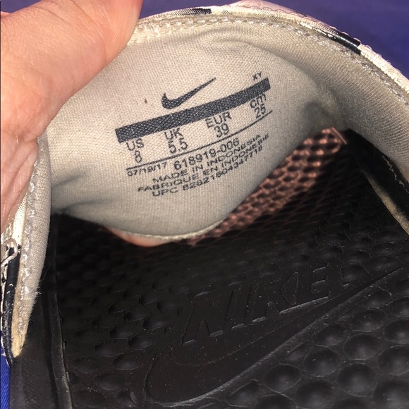 Nike Slides. - Picture 2 of 3
